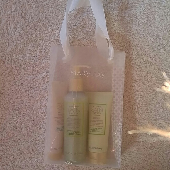 Satin Hands Set - Picture 5 of 6